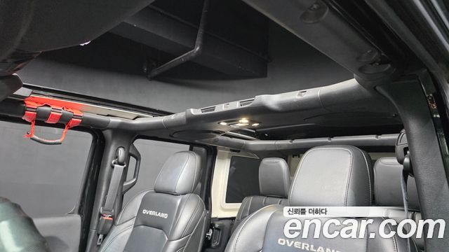 Jeep Wrangler 2022 — photo 24