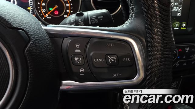 Jeep Wrangler 2022 — photo 25