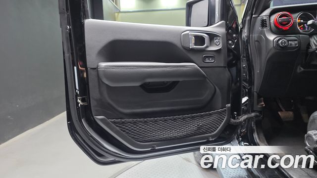 Jeep Wrangler 2022 — photo 14