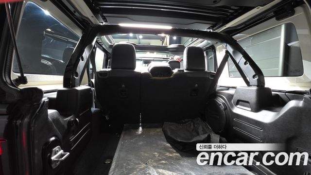 Jeep Wrangler 2022 — photo 28