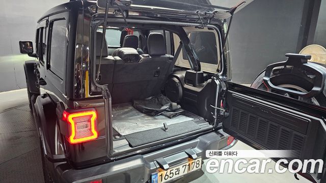 Jeep Wrangler 2022 — photo 30