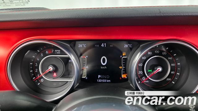 Jeep Wrangler 2018 — photo 11