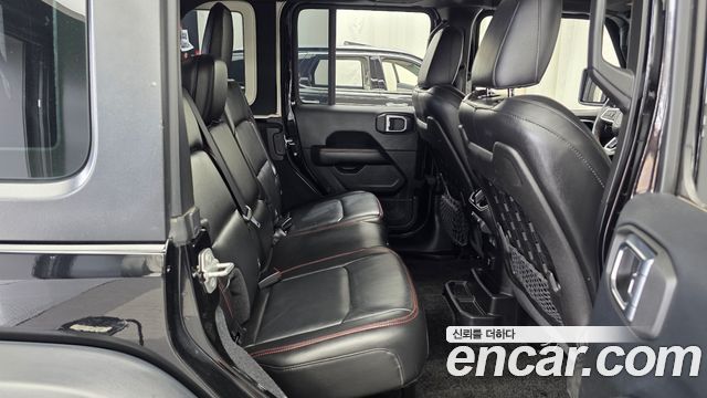 Jeep Wrangler 2018 — photo 18