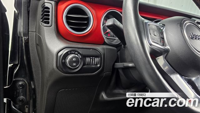 Jeep Wrangler 2018 — photo 22