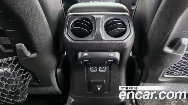 Jeep Wrangler 2018 — photo 24