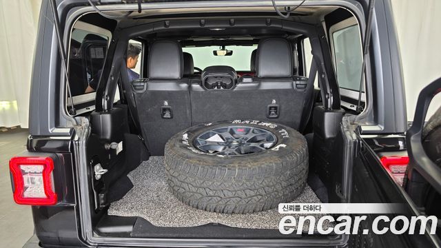 Jeep Wrangler 2018 — photo 26