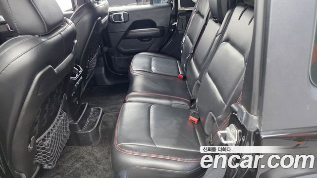 Jeep Wrangler 2018 — photo 16