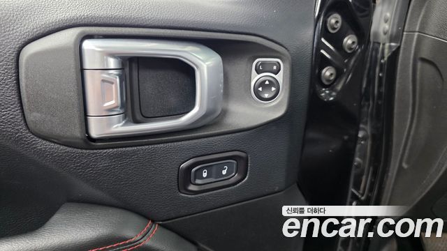 Jeep Wrangler 2018 — photo 28