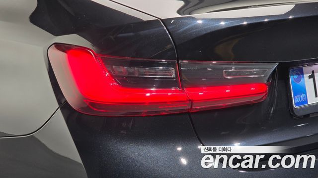 BMW 3-Series 2025 — photo 9