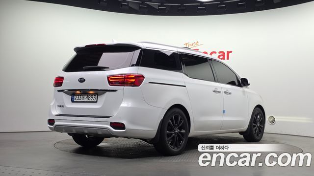 Kia Canival 2019 — photo 2