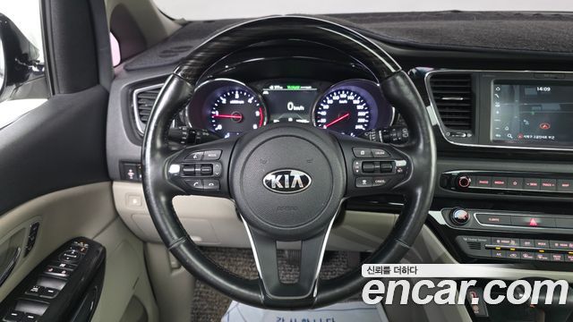 Kia Canival 2019 — photo 13