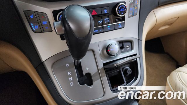 Hyundai Starex 2016 — photo 12