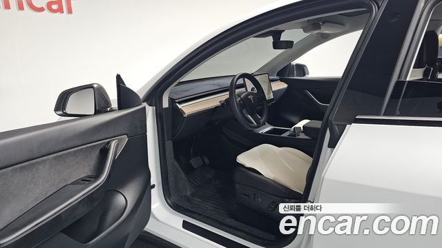 Tesla Model Y 2021 — photo 13