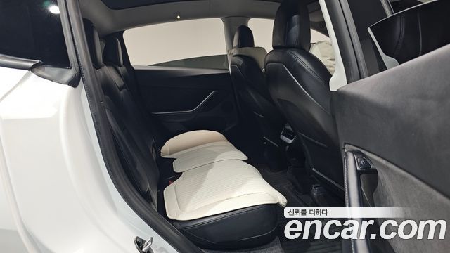 Tesla Model Y 2021 — photo 17