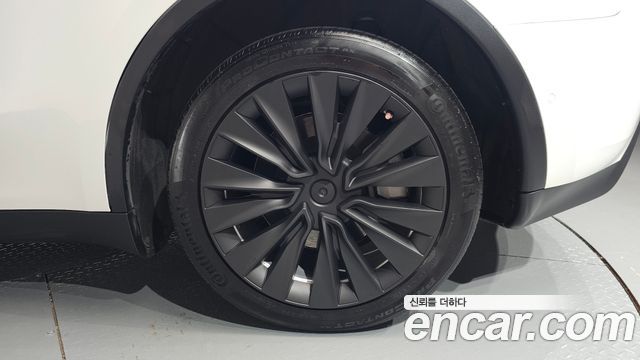 Tesla Model Y 2021 — photo 7