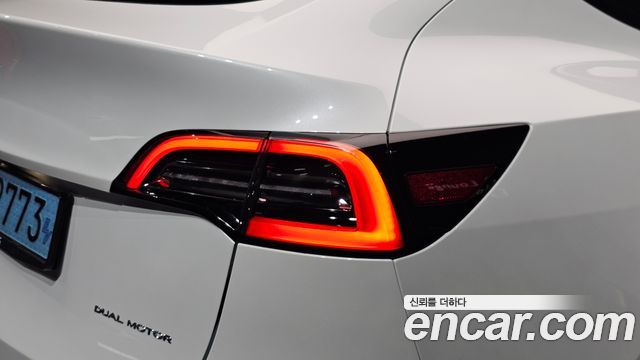 Tesla Model Y 2021 — photo 9