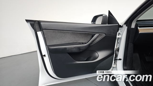 Tesla Model Y 2021 — photo 14