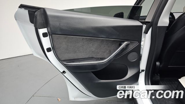 Tesla Model Y 2021 — photo 15