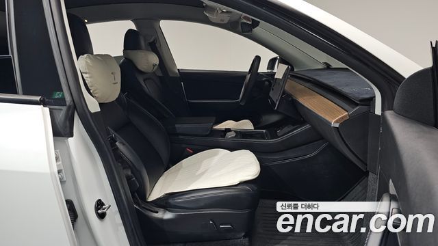 Tesla Model Y 2021 — photo 16