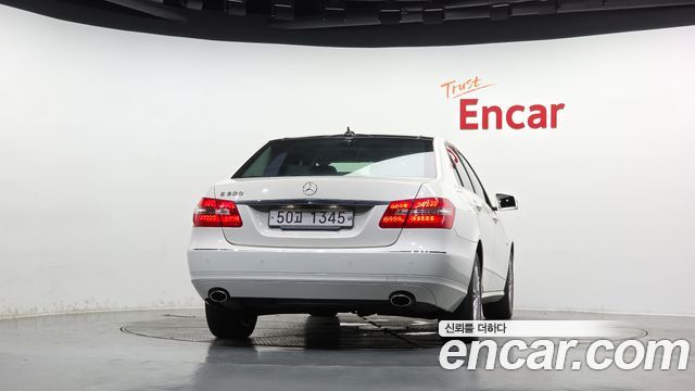 Mercedes-Benz E-Class 2012 — photo 4