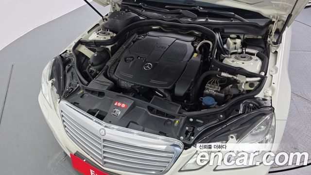 Mercedes-Benz E-Class 2012 — photo 6
