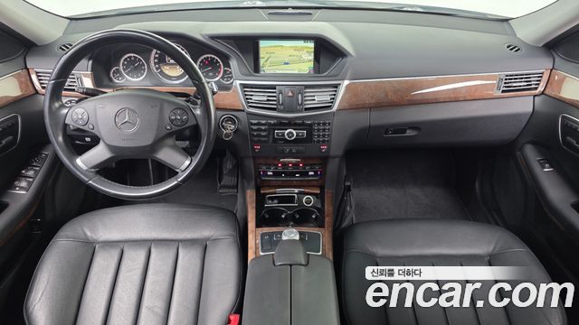 Mercedes-Benz E-Class 2012 — photo 7
