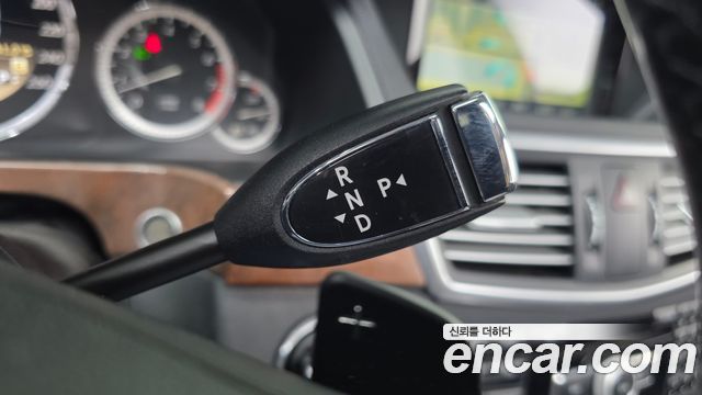 Mercedes-Benz E-Class 2012 — photo 9