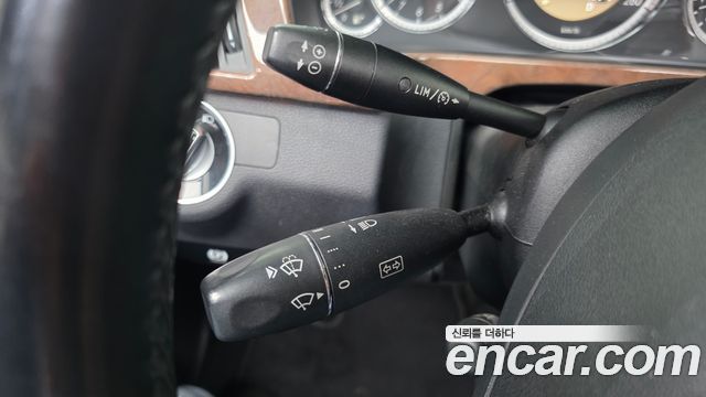 Mercedes-Benz E-Class 2012 — photo 18