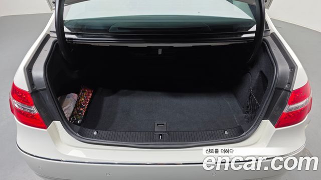 Mercedes-Benz E-Class 2012 — photo 20
