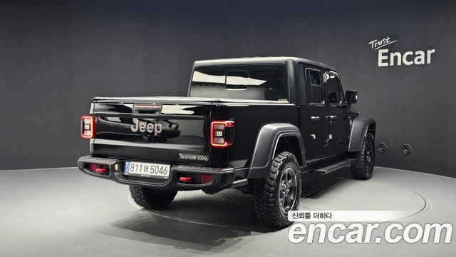 Jeep Gladiator 2023 — photo 2