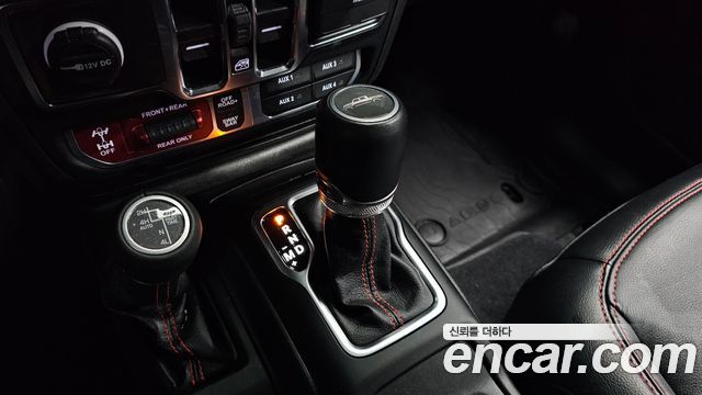 Jeep Gladiator 2023 — photo 12