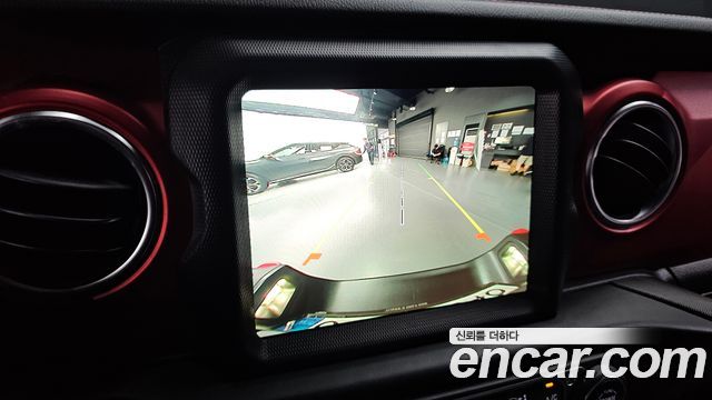 Jeep Gladiator 2023 — photo 21
