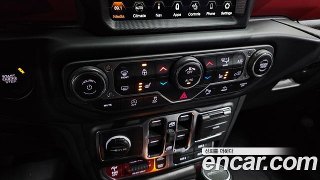 Jeep Gladiator 2023 — photo 25