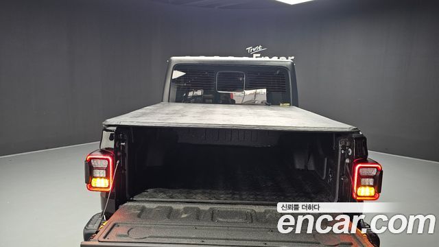 Jeep Gladiator 2023 — photo 26