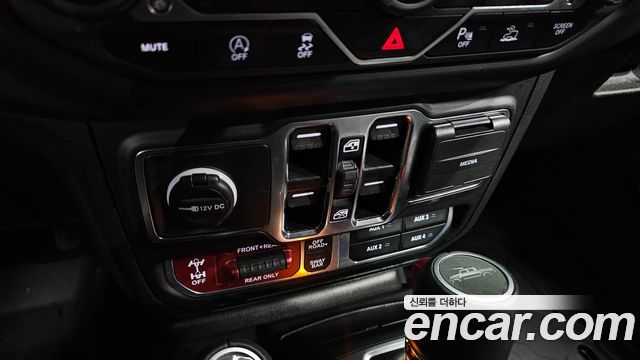 Jeep Gladiator 2023 — photo 29