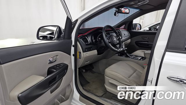 Kia Canival 2020 — photo 13