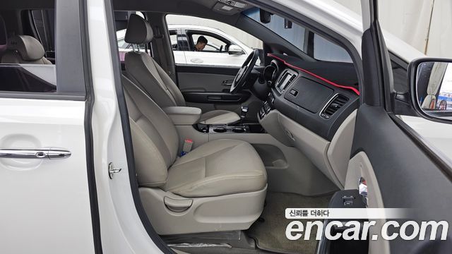 Kia Canival 2020 — photo 17