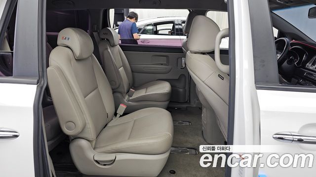 Kia Canival 2020 — photo 18