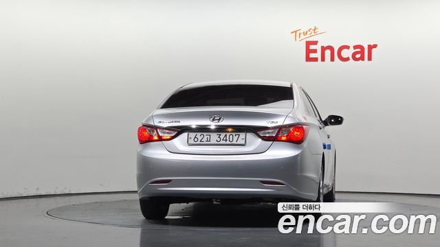 Hyundai Sonata 2010 — photo 4