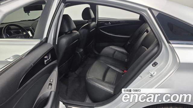 Hyundai Sonata 2010 — photo 11