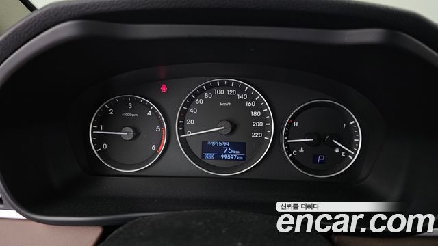 Hyundai Starex 2019 — photo 11