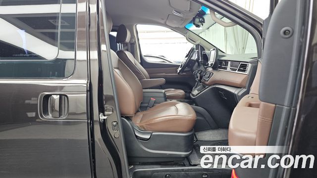 Hyundai Starex 2019 — photo 17