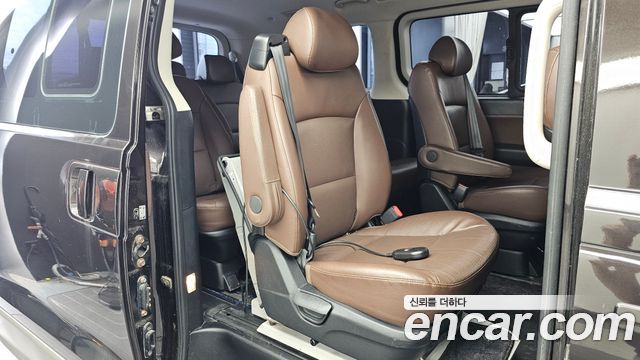 Hyundai Starex 2019 — photo 18