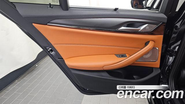 BMW M5 2022 — photo 15