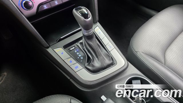 Hyundai AVANTE 2017 — photo 9