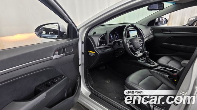 Hyundai AVANTE 2017 — photo 10