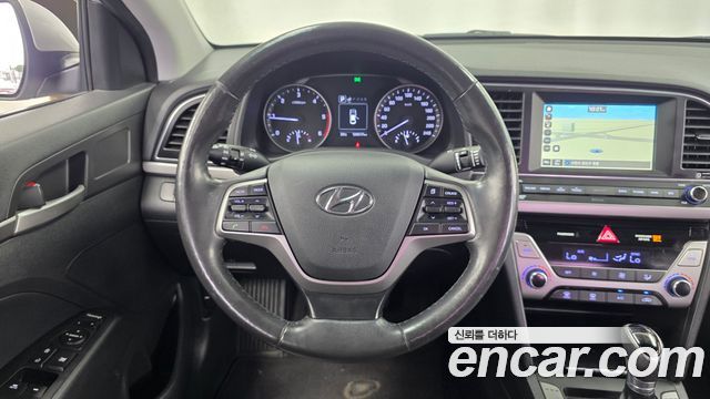 Hyundai AVANTE 2017 — photo 13