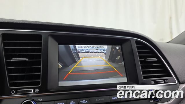 Hyundai AVANTE 2017 — photo 15
