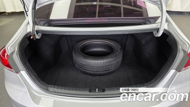 Hyundai AVANTE 2017 — photo 20