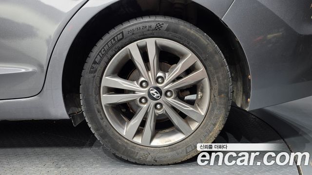 Hyundai AVANTE 2016 — photo 5
